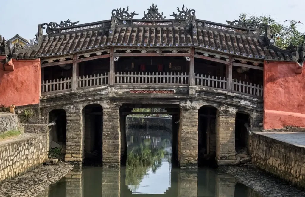 Màu sơn Chùa Cầu: Diện mạo mới và những tranh cãi xung quanh quyết định của Hội An